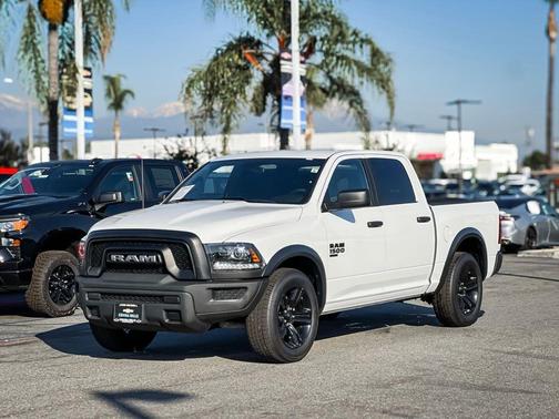 2024 RAM 1500 Classic Warlock Crew Cab 4x2 5'7' Box