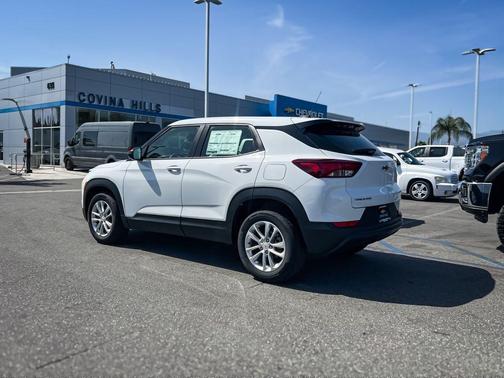 Summit White 2026 Chevrolet Trailblazer LS