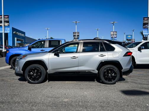 2023 Toyota RAV4 Hybrid SE