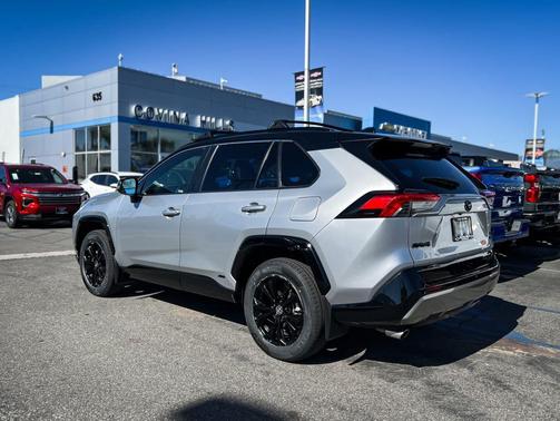 2023 Toyota RAV4 Hybrid SE