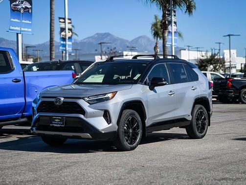 2023 Toyota RAV4 Hybrid SE