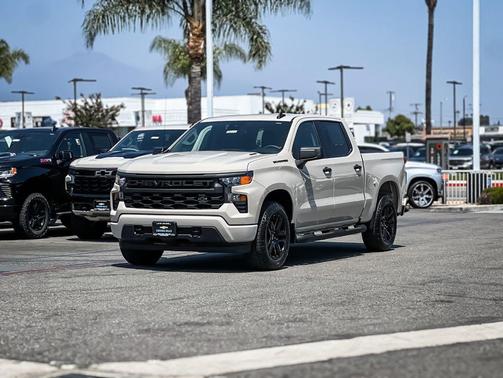 Summit White 2026 Chevrolet Silverado 1500 Custom