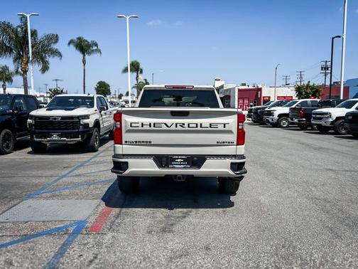 Summit White 2026 Chevrolet Silverado 1500 Custom