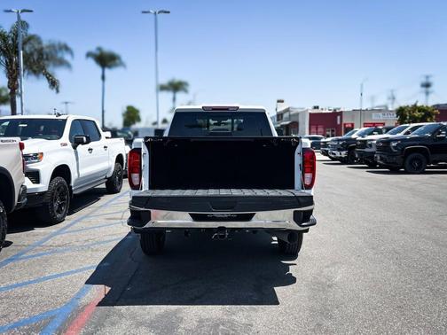 Summit White 2023 GMC Sierra 2500 SLE