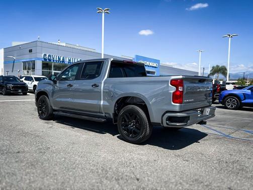 Sterling Gray Metallic 2026 Chevrolet Silverado 1500 Custom