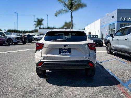 Summit White 2026 Chevrolet Trax FWD 1RS