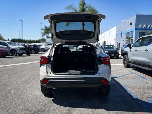 Summit White 2026 Chevrolet Trax FWD 1RS