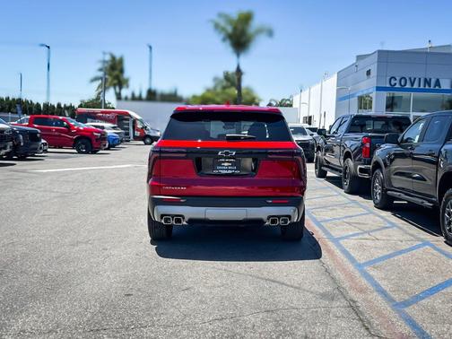 Radiant Red Tintcoat 2026 Chevrolet Traverse LT