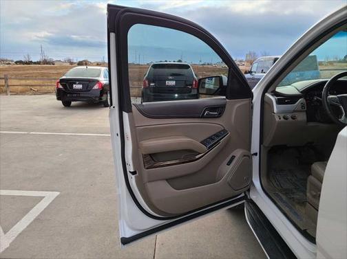 Photo 5 of 26 of 2016 GMC Yukon XL SLT