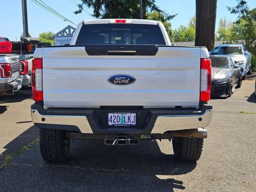 Oxford White 2019 Ford F-350 Lariat