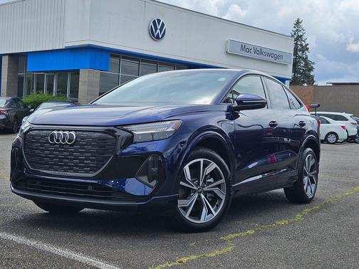 Navarra Blue Metallic 2023 Audi Q4 e-tron Prestige 50 quattro