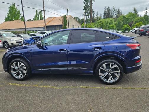 Navarra Blue Metallic 2023 Audi Q4 e-tron Prestige 50 quattro