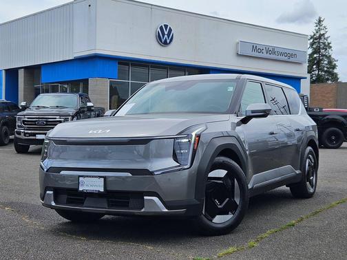 Pebble Gray 2024 Kia EV9 Light Long Range