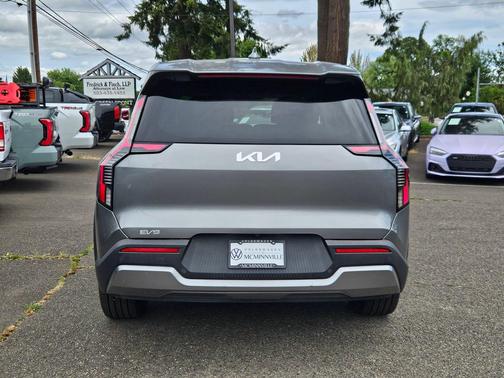Pebble Gray 2024 Kia EV9 Light Long Range