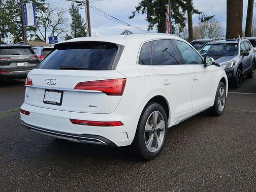 2022 Audi Q5 40 Premium Plus