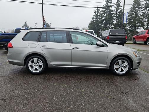 2015 Volkswagen Golf SportWagen TDI S 4-Door