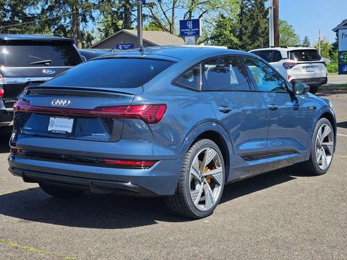 Plasma Blue Metallic 2023 Audi e-tron Sportback S line Prestige