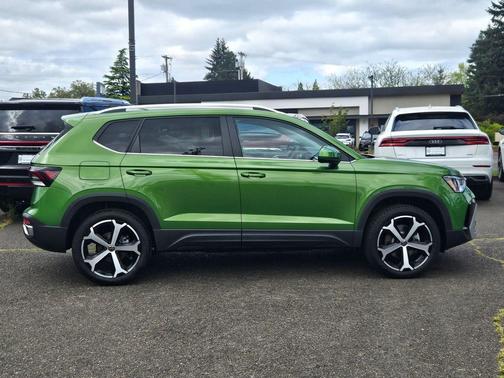 Bright Moss Green Metallic 2026 Volkswagen Taos SEL