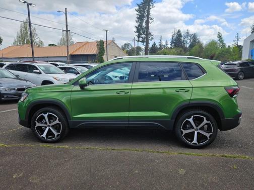 Bright Moss Green Metallic 2026 Volkswagen Taos SEL
