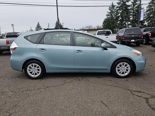 2014 Toyota Prius v Two