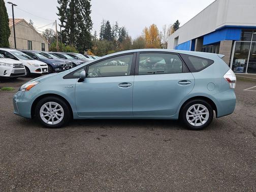 2014 Toyota Prius v Two