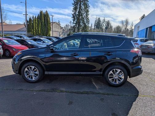 2017 Toyota RAV4 Hybrid SE