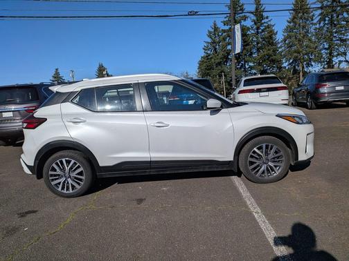 2021 Nissan Kicks SV