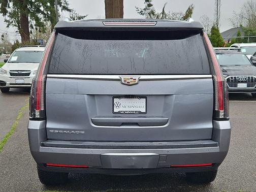 2018 Cadillac Escalade Luxury