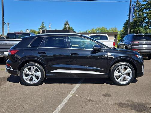 Mythos Black Metallic 2023 Audi Q4 e-tron Premium 50 quattro