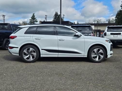Glacier White Metallic 2025 Audi Q6 e-tron Premium Plus quattro