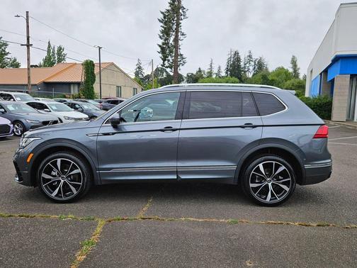Platinum Gray Metallic 2024 Volkswagen Tiguan 2.0T SEL R-Line 4MOTION