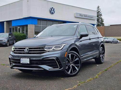 Platinum Gray Metallic 2024 Volkswagen Tiguan 2.0T SEL R-Line 4MOTION