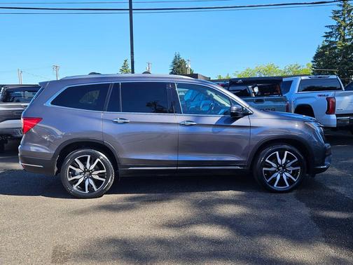 Modern Steel Metallic 2019 Honda Pilot Touring 8-Passenger
