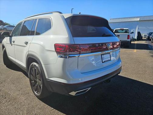 2025 Volkswagen Atlas 2.0T SE w/Technology 4MOTION