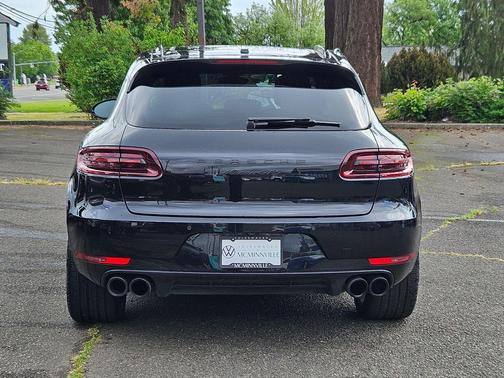Jet Black Metallic 2017 Porsche Macan Macan GTS
