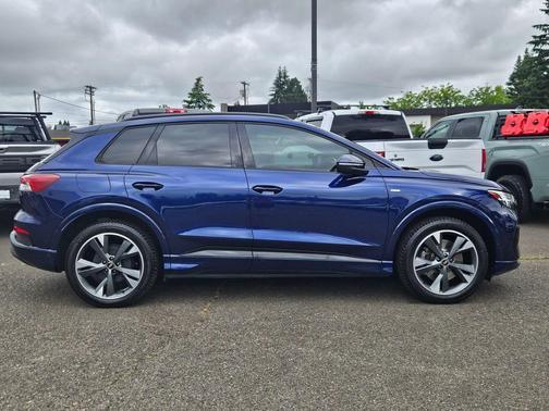 Navarra Blue Metallic 2023 Audi Q4 e-tron Prestige 50 quattro