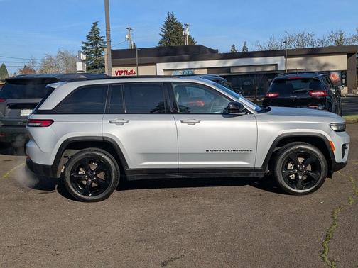 2023 Jeep Grand Cherokee Altitude