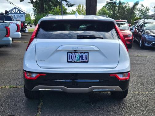 Snow White Pearl 2023 Kia Niro EV Wind