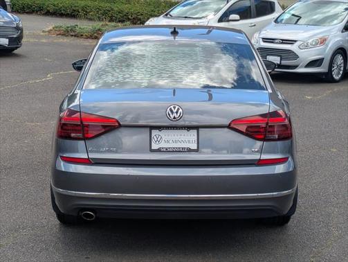 2017 Volkswagen Passat 1.8T SE w/Technology
