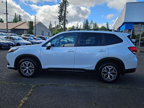 Crystal White Pearl 2022 Subaru Forester Premium
