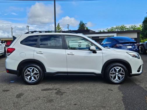 Crystal White Pearl 2022 Subaru Forester Premium