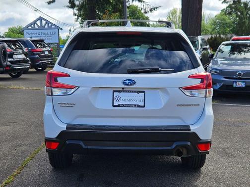 Crystal White Pearl 2022 Subaru Forester Premium