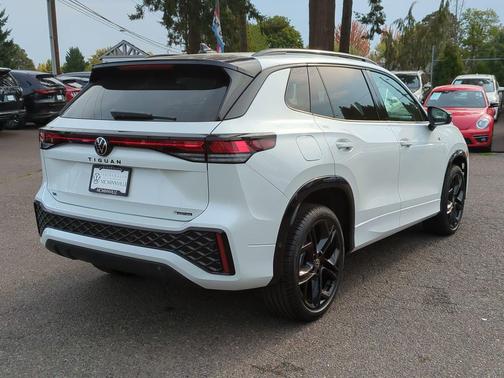 2025 Volkswagen Tiguan 2.0T SE R-Line Black 4MOTION