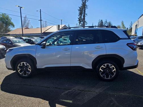 Crystal White Pearl 2025 Subaru Forester Premium