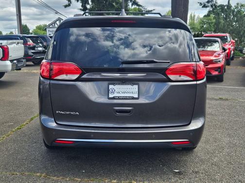 Granite Crystal Metallic Clearcoat 2017 Chrysler Pacifica Touring-L