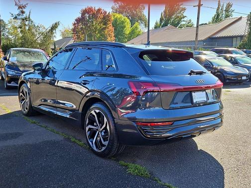 Manhattan Gray Metallic 2024 Audi Q8 e-tron Prestige
