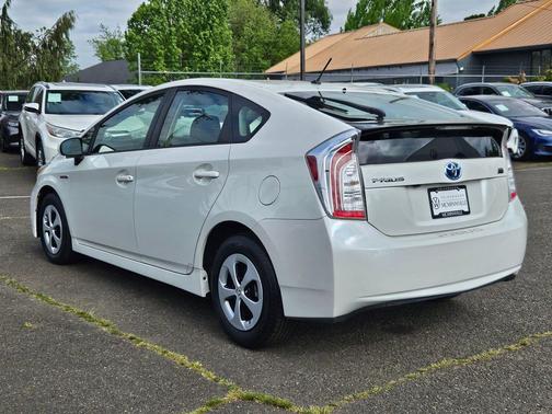 Super White 2015 Toyota Prius Two