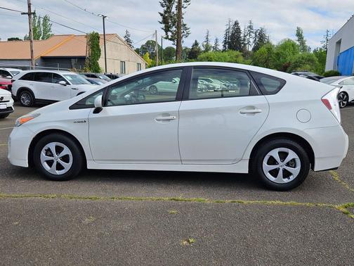 Super White 2015 Toyota Prius Two