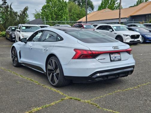 Suzuka Gray Metallic 2023 Audi e-tron GT Prestige quattro