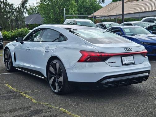 Suzuka Gray Metallic 2023 Audi e-tron GT Prestige quattro